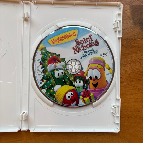 Like new, VeggieTales DVD Saint Nicholas, a story of joyful giving ￼ - Picture 3 of 5